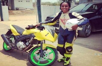 बाॅलीवुड एक्ट्रेसेस को मोटरसाइकिल सीखने वाली ट्रेनिंग कोच चेतना पंडित ने किया आत्मदाह