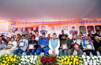 विजय दिवस समारोह में सीएम पुष्कर सिंह धामी ने दी शहीदों को श्रद्धांजलि, वीरांगनाओं और वीरमाताओं के लिए घोषणा