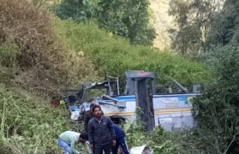 भीमताल क्षेत्र में दुर्घटनाग्रस्त हुई रोड़वेज़ बस, सीएम धामी ने लिया संज्ञान, देखिए पूरा वीडियो