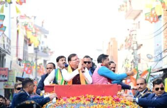 तीर्थनगरी हरिद्वार में रोड शो के दौरान गूंज उठा धाकड़ धामी का नाम, भाजपा प्रत्याशी को प्रचंड बहुमत से विजयी बनाने की अपील