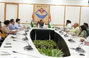 जिलाधिकारियों को जनपद स्तर पर लम्बित प्रकरणों को शीघ्र निस्तारित करने के निर्देश- मुख्य सचिव