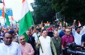 देहरादून में सीएम धामी ने हजारों युवाओं, महिलाओं व बच्चों के साथ तिरंगा यात्रा का नेतृत्व किया