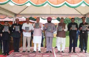 राजभवन में स्वतंत्रता दिवस पर स्वल्पाहार कार्यक्रम, राज्यपाल व सीएम धामी रहे शामिल