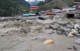 लगातार बारिश से बढ़ा खीर गंगा का जलस्तर, सर्च ऑपरेशन रुका, लोगों में फिर दिखा खौफ
