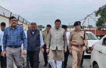 जौलीग्रांट पहुंचे सीएम धामी, पीएम मोदी के दौरे की तैयारियों का किया निरीक्षण