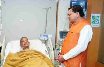मुख्यमंत्री धामी ने मैक्स हॉस्पिटल में जाकर पूर्व मुख्यमंत्री भुवन चंद्र खंडूरी के स्वास्थ्य का हालचाल जाना