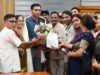 डीएम सविन बंसल को असाधारण निर्णय क्षमता पर अभियान टीम ने दिया सम्मान
