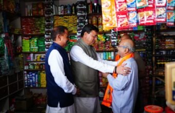 कुँआवाला बाजार में घूमे सीएम, स्वदेशी अपनाने पर जोर