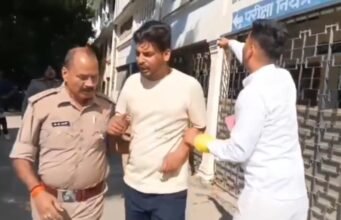 एमबीपीजी कॉलेज छात्रसंघ चुनाव: मतदान शुरू होते ही पकड़ा गया फर्जी वोटर, पुलिस के हवाले