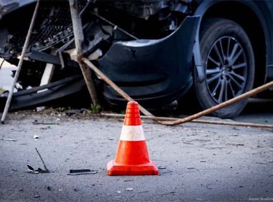 रुद्रपुर: नेपाल जा रही कार किच्छा में दुर्घटनाग्रस्त, महिला की मौत व तीन घायल