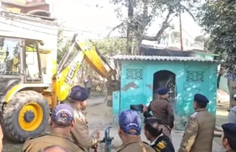 उत्तराखंड: धामी सरकार ने एक और अवैध मजार को ढहाया