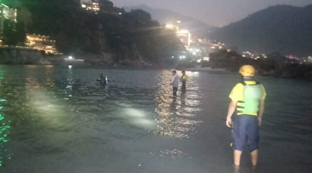 बी.बी.ए. तृतीय वर्ष का छात्र कुनाल वर्मा बहा गंगा की तेज धारा में- सर्चिंग अभियान जारी