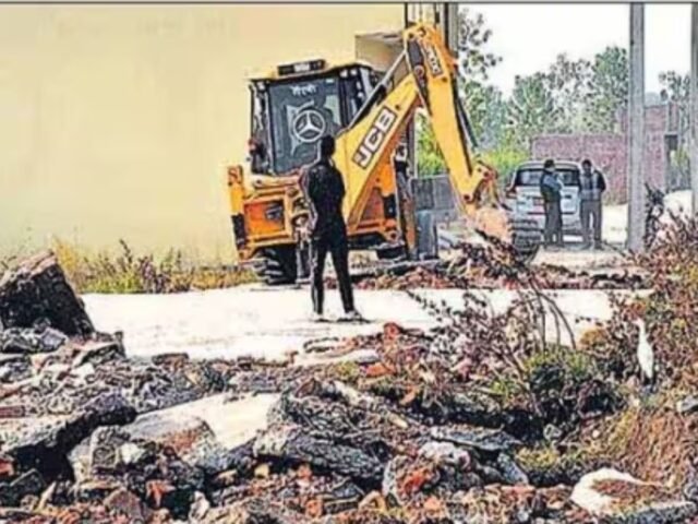 हरिद्वार में अवैध निर्माण पर चला बुलडोजर, एक झटके में गिरा दीं 6 कॉलोनियां