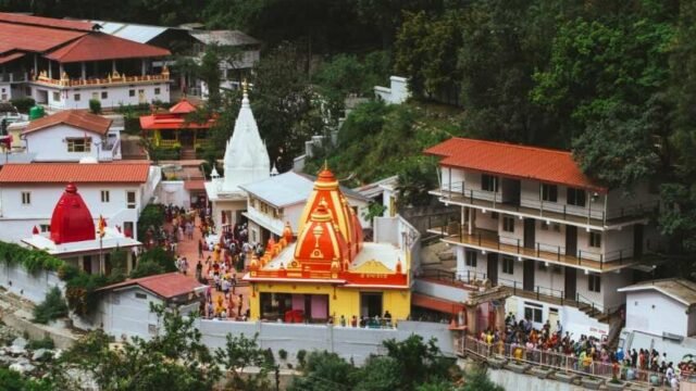 क्रिसमस और 31st सेलिब्रेशन:नैनीताल और कैंचीधाम आ रहे है तो इस बात का रखे ख्याल,वाहनों का दबाव बढ़ा तो जाएंगे शटल सेवा से