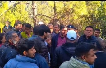 पौड़ी में गुलदार ने पुजारी को बनाया निवाला:ग्रामीणों में आक्रोश, BJP विधायक को घेरकर मुर्दाबाद के नारे लगाए, 5 घंटे बाद पहुंचीं डीएम