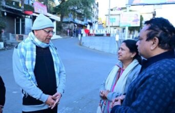 अल्मोड़ा : सीएम पुष्कर धामी ने प्रातः काल भ्रमण के दौरान लोगों से चाय पर चर्चा कर “जन-जन की सरकार, जन-जन के द्वार” लिया फीडबैक