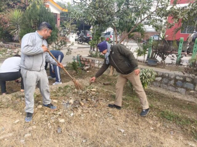Breaking News :-एसएसपी दून के निर्देश पर दून पुलिस द्वारा चलाया गया स्वच्छता/सफाई अभियान