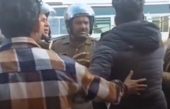 हल्द्वानी में पुलिस की दबंगाई:दुकानदार गाड़ी हटाने को कहा तो हुआ आग बबूला,पुलिसकर्मी ले गए घसीटते हुए