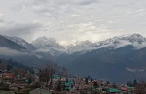 Uttarakhand Weather: अब और बढ़ेगी ठंड आज पहाड़ों में बारिश-बर्फबारी के आसार, घने कोहरे का येलो अलर्ट