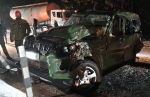 Dehradun Accident: आर्मी का वाहन सड़क किनारे खड़े सीमेंट मिक्सर ट्रक से भिड़ा, चार सैन्य कर्मी घायल