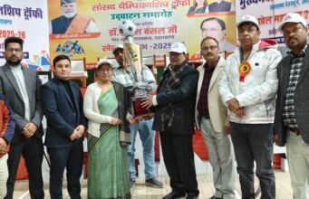 राज्यसभा सांसद नरेश बंसल ने देहरादून मे सांसद चैंपियनशिप ट्रॉफी का किया शुभारंभ।खिलाड़ियों से हाथ मिलाया, जीत की दी बधाईयां