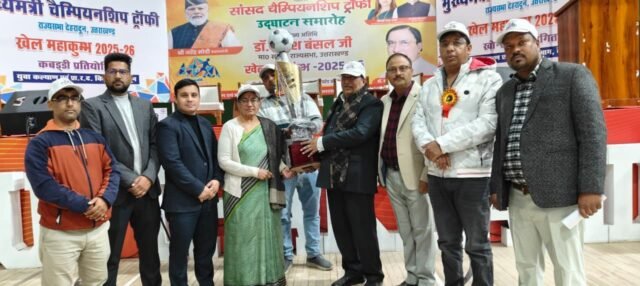 राज्यसभा सांसद नरेश बंसल ने देहरादून मे सांसद चैंपियनशिप ट्रॉफी का किया शुभारंभ।खिलाड़ियों से हाथ मिलाया, जीत की दी बधाईयां