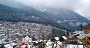 उत्तराखंड में बदला मौसम, बदरीनाथ-हेमकुंड में बर्फबारी से बढ़ी ठंड