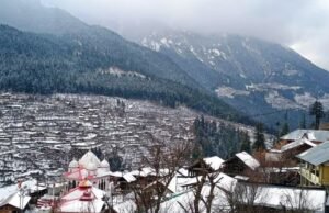 उत्तराखंड में बदला मौसम, बदरीनाथ-हेमकुंड में बर्फबारी से बढ़ी ठंड