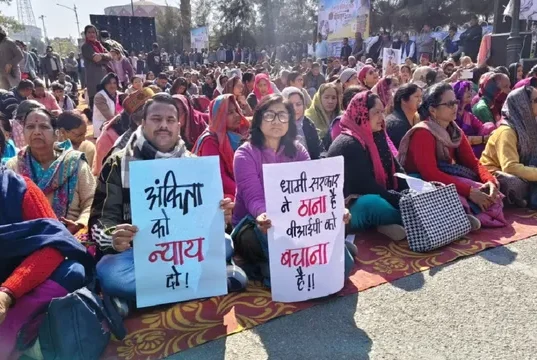 ब्रेकिंग न्यूज़: देहरादून में अंकिता भंडारी केस पर महापंचायत, वीआईपी नाम उजागर करने की मांग तेज; माता-पिता भी पहुंचे सभा में