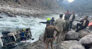 देहरादून: टोंस नदी में पिकअप गिरा, चालक लापता