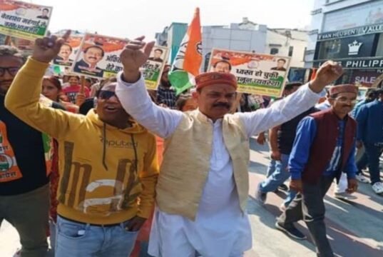 बढ़ती अपराध दर पर कांग्रेस का हल्ला बोल: हजारों कार्यकर्ताओं ने वरिष्ठ नेताओं के नेतृत्व में किया राजभवन कूच