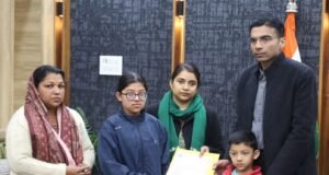 सीएम निर्देश पर जिला प्रशासन का बड़ा कदम: विधवा शांति राणा की बेटी अंशिका की कक्षा 12 तक की फीस जमा