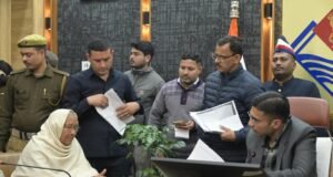 देहरादून जनता दर्शन में 163 शिकायतें दर्ज: डीएम सविन बंसल ने दिए सख्त निर्देश, विधवा सहायता से लेकर भूमि घोटाले तक मामलों में त्वरित कार्रवाई