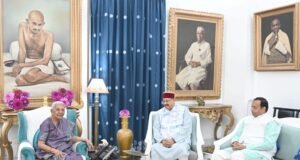 महाराज ने उत्तर प्रदेश की राज्यपाल को आदि कैलाश यात्रा पर आमंत्रित किया