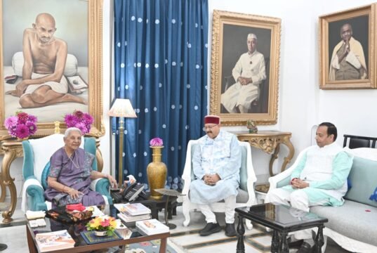 महाराज ने उत्तर प्रदेश की राज्यपाल को आदि कैलाश यात्रा पर आमंत्रित किया