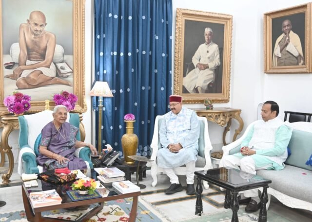 महाराज ने उत्तर प्रदेश की राज्यपाल को आदि कैलाश यात्रा पर आमंत्रित किया