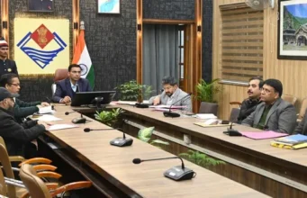 देहरादून में सड़कों की खुदाई पर डीएम का बड़ा एक्शन! 7 एजेंसियों के परमिट रद्द, मचा हड़कंप