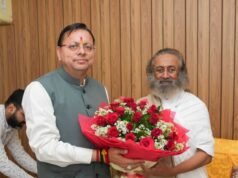 ऋषिकेश में सीएम धामी की श्री श्री रविशंकर से मुलाकात, आध्यात्मिक विकास पर हुई खास चर्चा