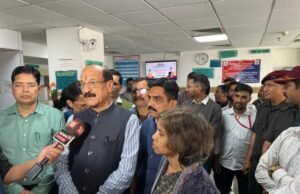 दून अस्पताल पहुंचे मंत्री सुबोध उनियाल, व्यवस्थाओं का लिया जायजा