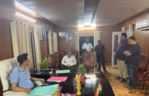 हल्द्वानी में गैस कालाबाजारी का शक: 10 सिलेंडर छोड़ फरार कर्मचारी, आयुक्त दीपक रावत ने FIR के दिए आदेश