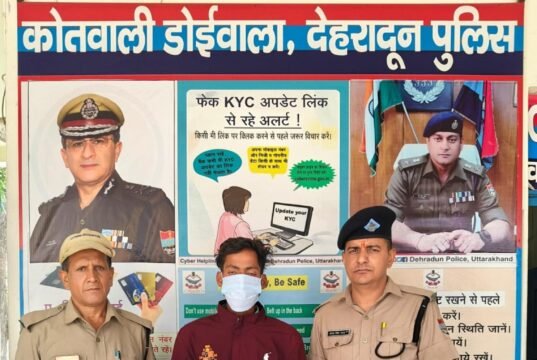 सीएम आवास से 60 किलो शहद उत्पादन, धामी ने दिए 3-B गार्डन विकसित करने के निर्देश