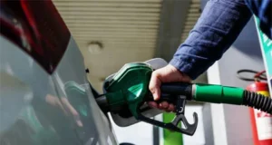 ब्रेकिंग: पेट्रोल-डीजल पर एक्साइज ड्यूटी ₹10 घटी, कीमतों में बढ़ोतरी पर लगी रोक