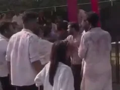 देहरादून में होली के दौरान बवाल: सिर पर बोतल फोड़ी, युवतियों से अभद्रता