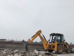 गणेशपुर में 30 बीघा की अवैध प्लॉटिंग पर चला एमडीडीए का बुलडोजर, जेसीबी से ध्वस्तीकरण की कार्रवाई