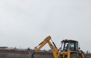 गणेशपुर में 30 बीघा की अवैध प्लॉटिंग पर चला एमडीडीए का बुलडोजर, जेसीबी से ध्वस्तीकरण की कार्रवाई