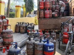 महंगाई का झटका: रसोई गैस 60 और कमर्शियल सिलेंडर 115 रुपये महंगा