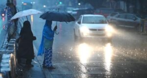 उत्तराखंड में फिर लौटी ठंड, पहाड़ों में बारिश और तेज हवाओं का अलर्ट