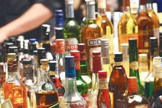 हल्द्वानी में शराब दुकानों पर ताबड़तोड़ छापे, 12 दुकानों में बड़ी अनियमितताएं पकड़ी गईं