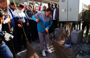 CM धामी ने स्वच्छता अभियान में लिया हिस्सा, दिया जागरूकता संदेश