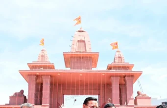 सीएम धामी ने श्री हनुमान जन्मोत्सव पर श्री हनुमान धाम के किए दर्शन: प्रदेश की खुशहाली की की कामना